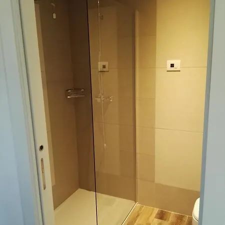 La Cross - Adults Only גארדה