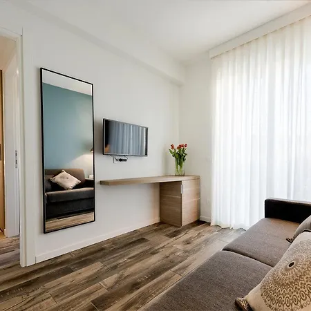 La Cross - Adults Only * גארדה