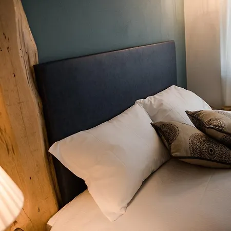 אורחן La Cross - Adults Only *