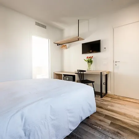 La Cross - Adults Only * גארדה